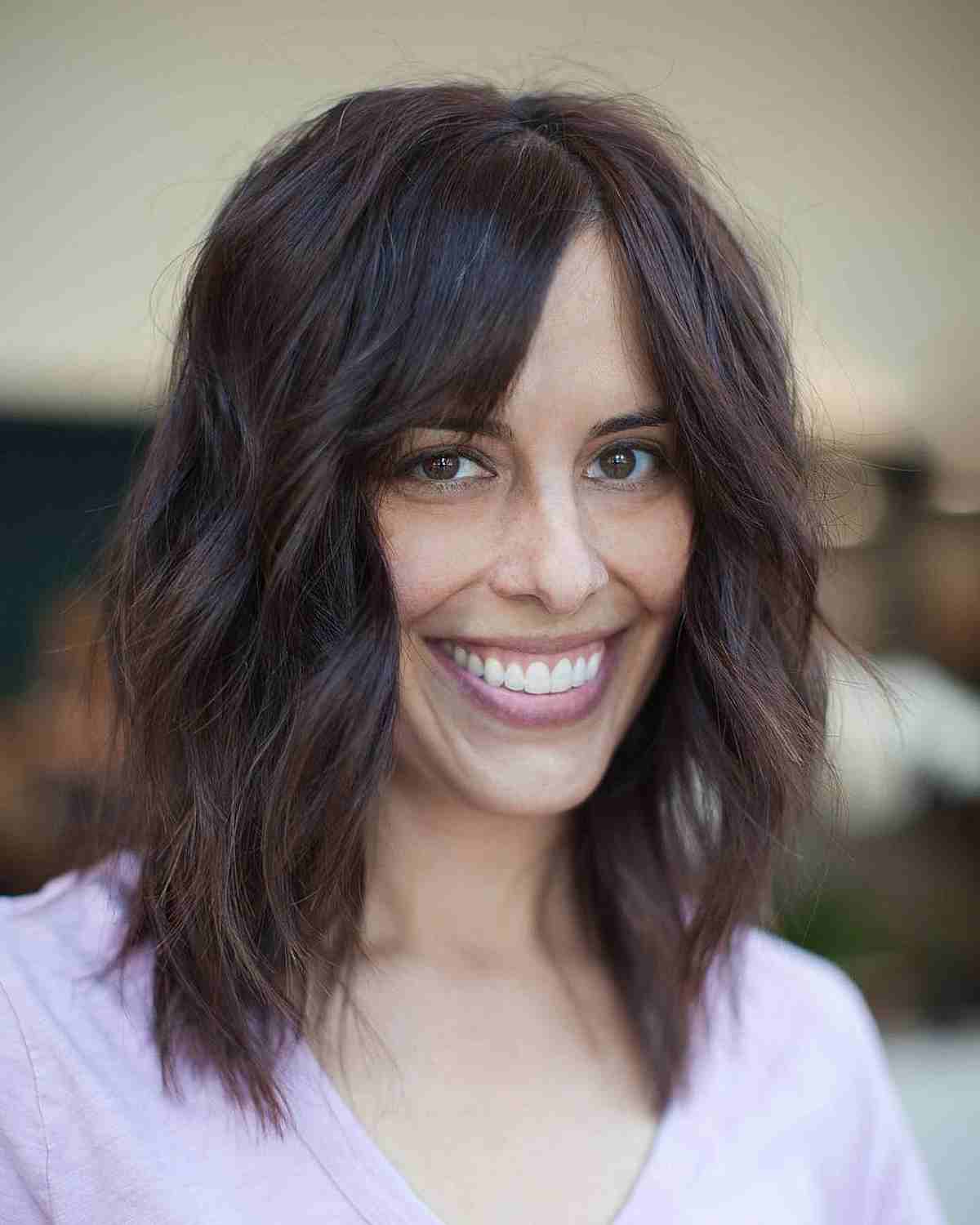 22 Medium Layered Haircuts with Side Bangs for a Chic Combination