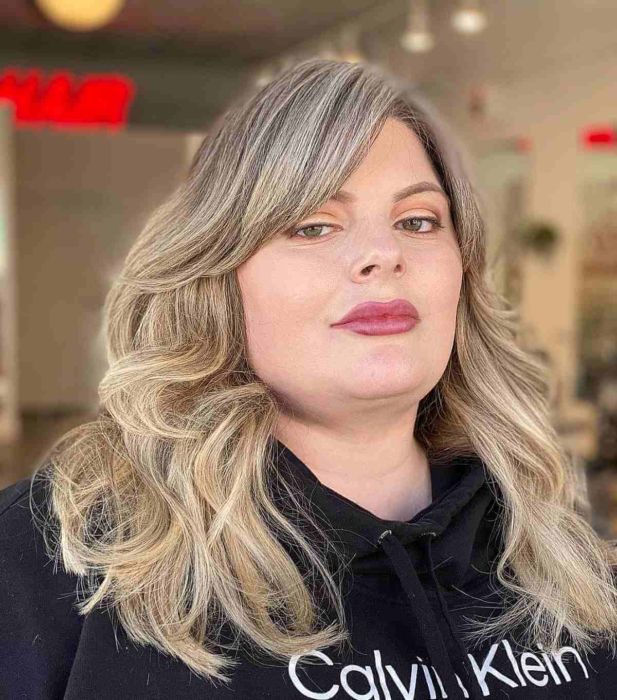 22 Medium Layered Haircuts with Side Bangs for a Chic Combination