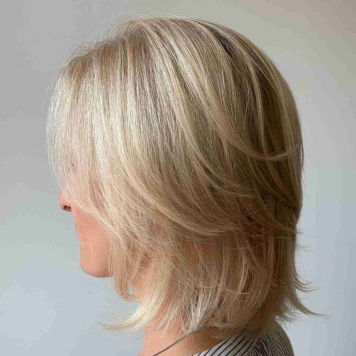 73 Fantastic Short to Medium Layered Haircuts for That In-Between Length