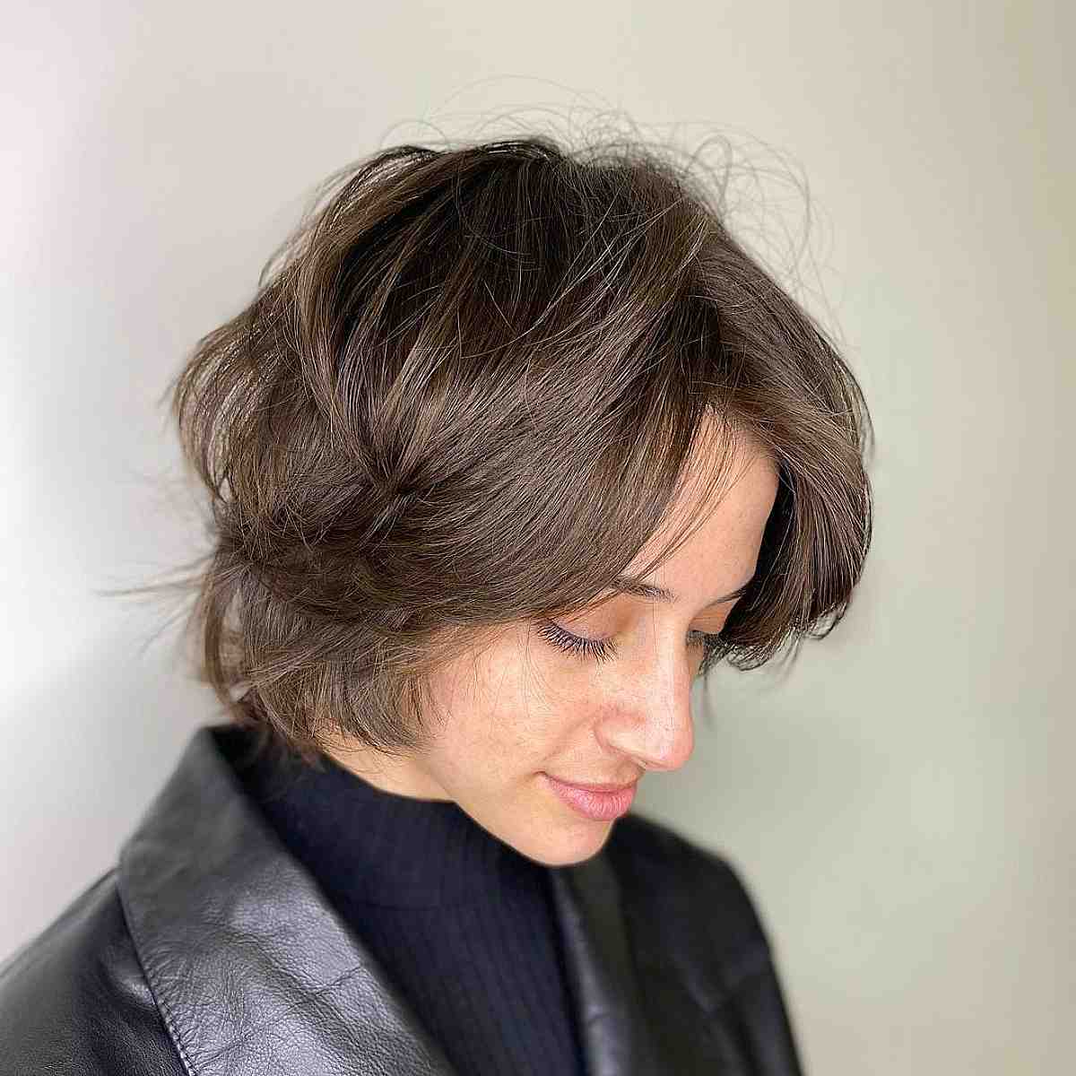 73 Fantastic Short to Medium Layered Haircuts for That In-Between Length