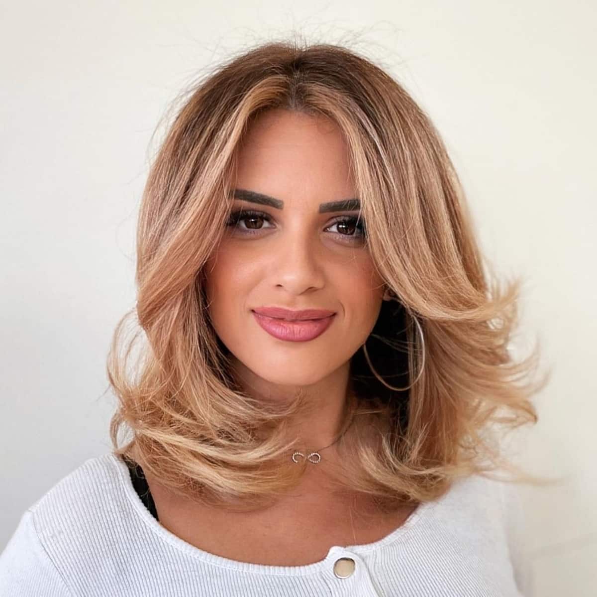 73 Fantastic Short to Medium Layered Haircuts for That In-Between Length
