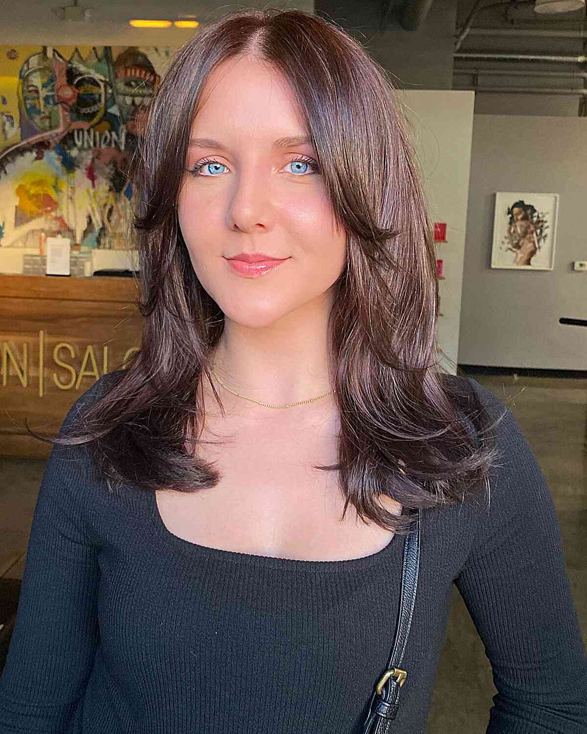 26 Incredible Feathered Haircuts for Medium-Length Hair in 2025