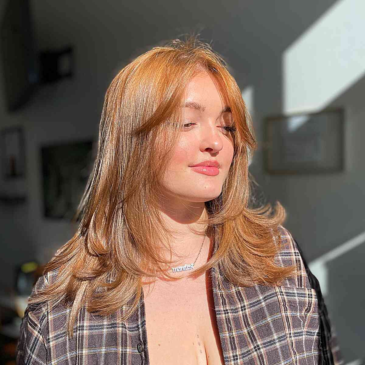 26 Incredible Feathered Haircuts for Medium-Length Hair in 2025