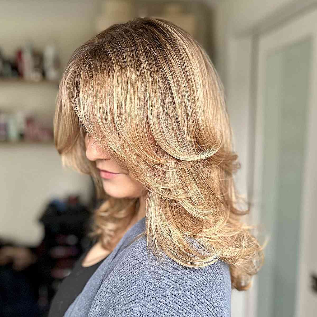 26 Incredible Feathered Haircuts for Medium-Length Hair in 2025