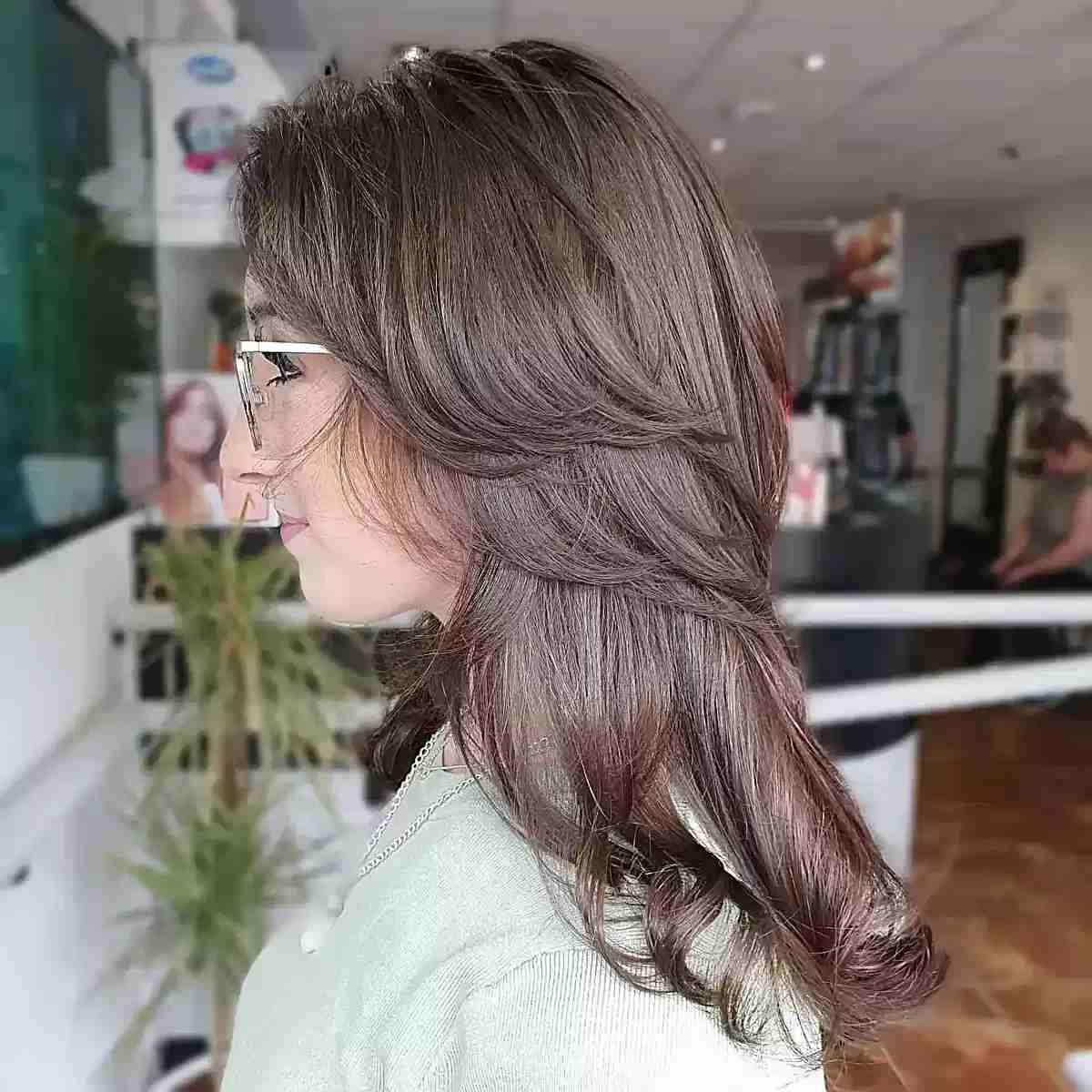 26 Incredible Feathered Haircuts for Medium-Length Hair in 2025
