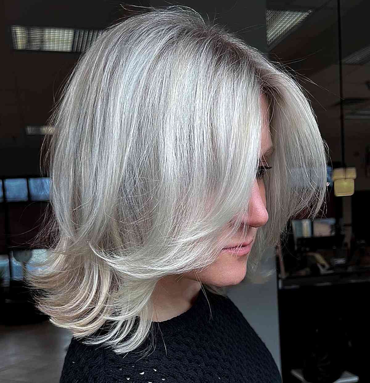 26 Incredible Feathered Haircuts for Medium-Length Hair in 2025