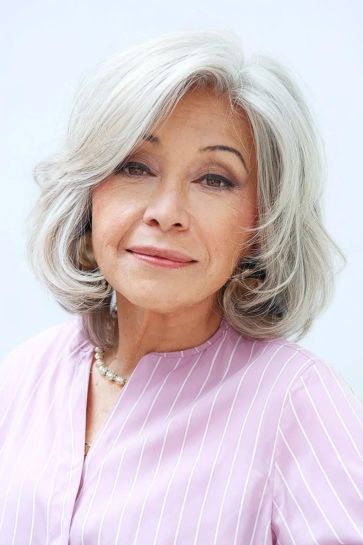 41 Lovely Layered Bob Haircuts for Ladies In Their 60s That Are Easy To Style