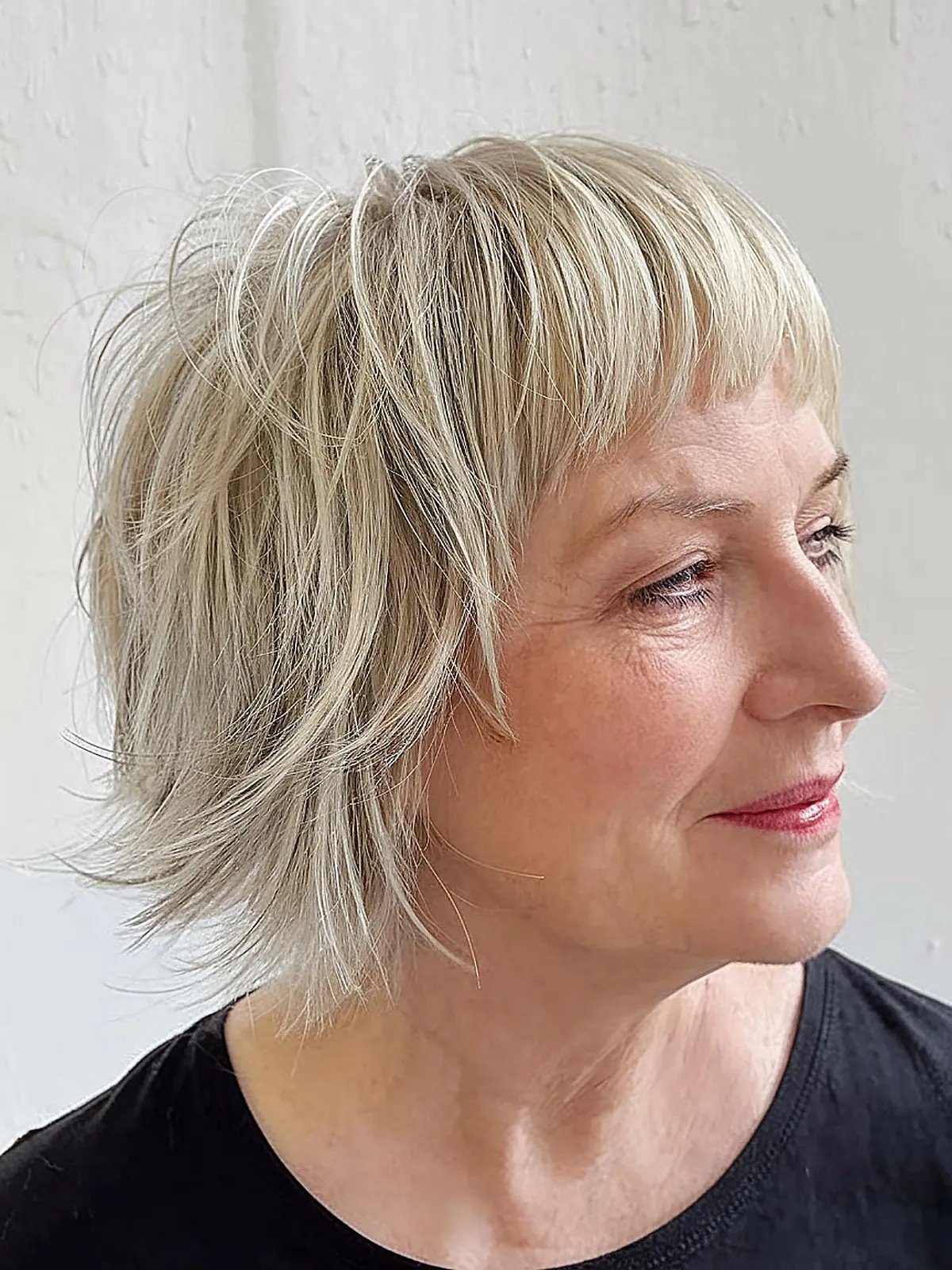 41 Lovely Layered Bob Haircuts for Ladies In Their 60s That Are Easy To Style