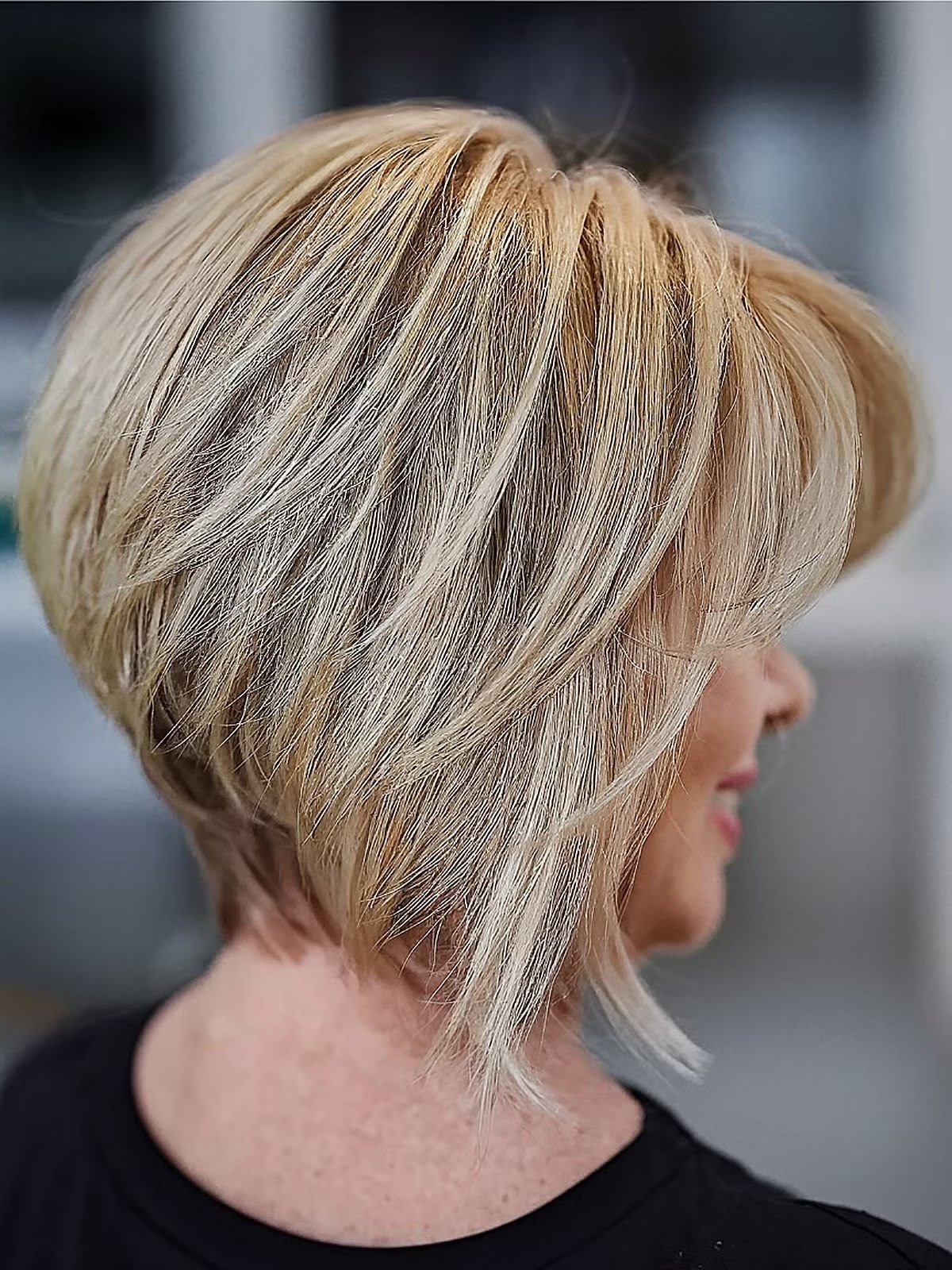 41 Lovely Layered Bob Haircuts for Ladies In Their 60s That Are Easy To Style