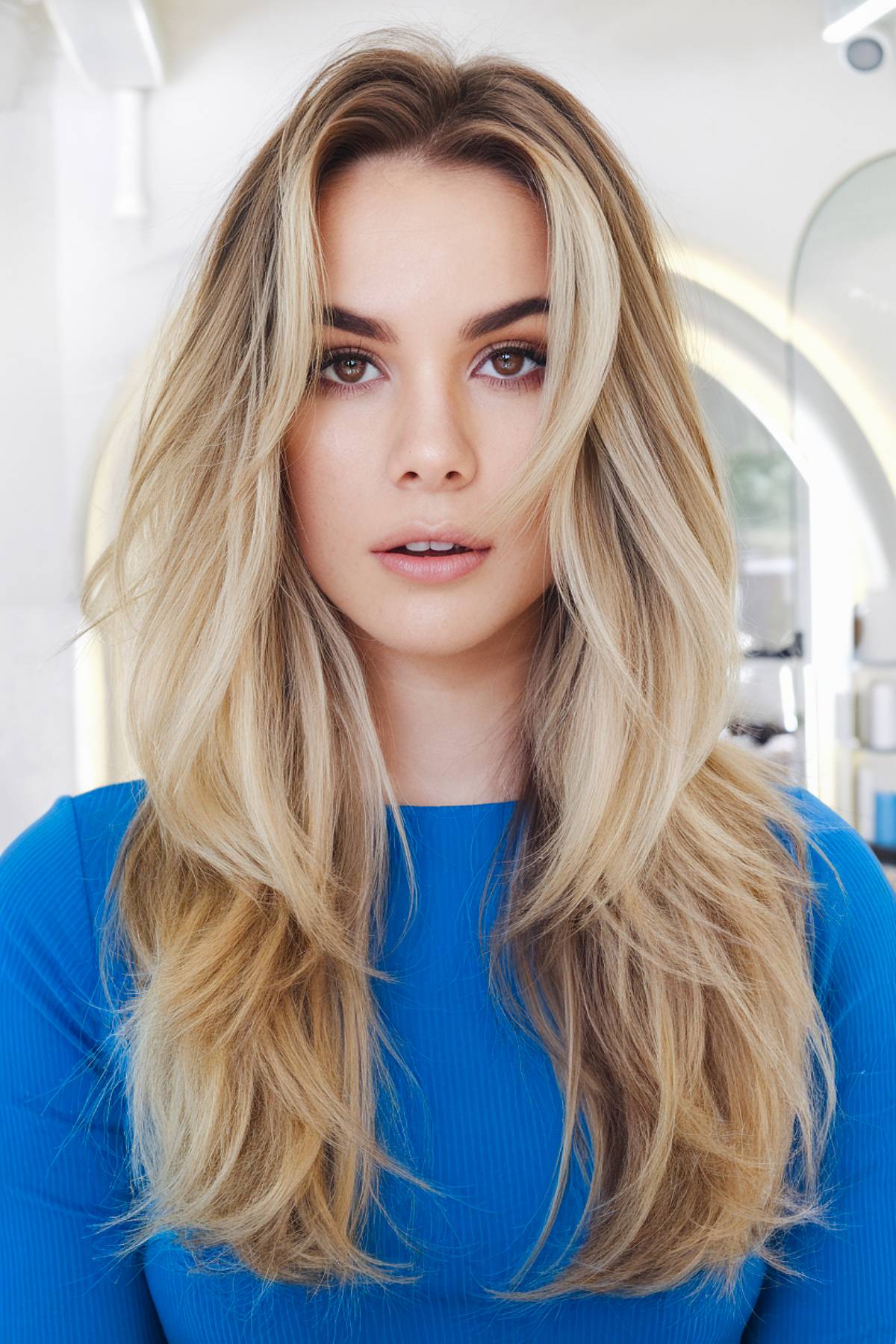15+ Flattering Layered Hairstyles for Oval Faces in 2025