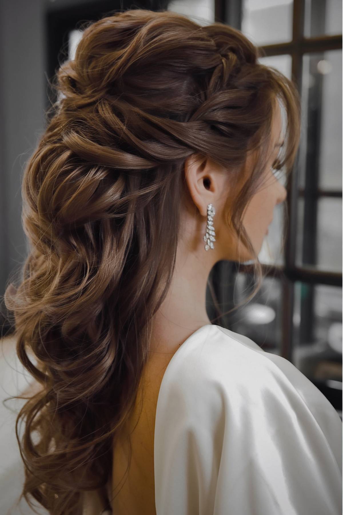 15+ Flattering Layered Hairstyles for Oval Faces in 2025
