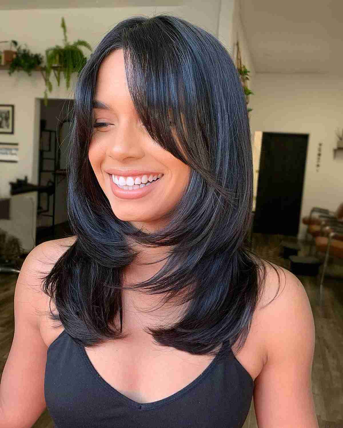 74 Most Popular Medium-Length Layered Haircuts for 2025