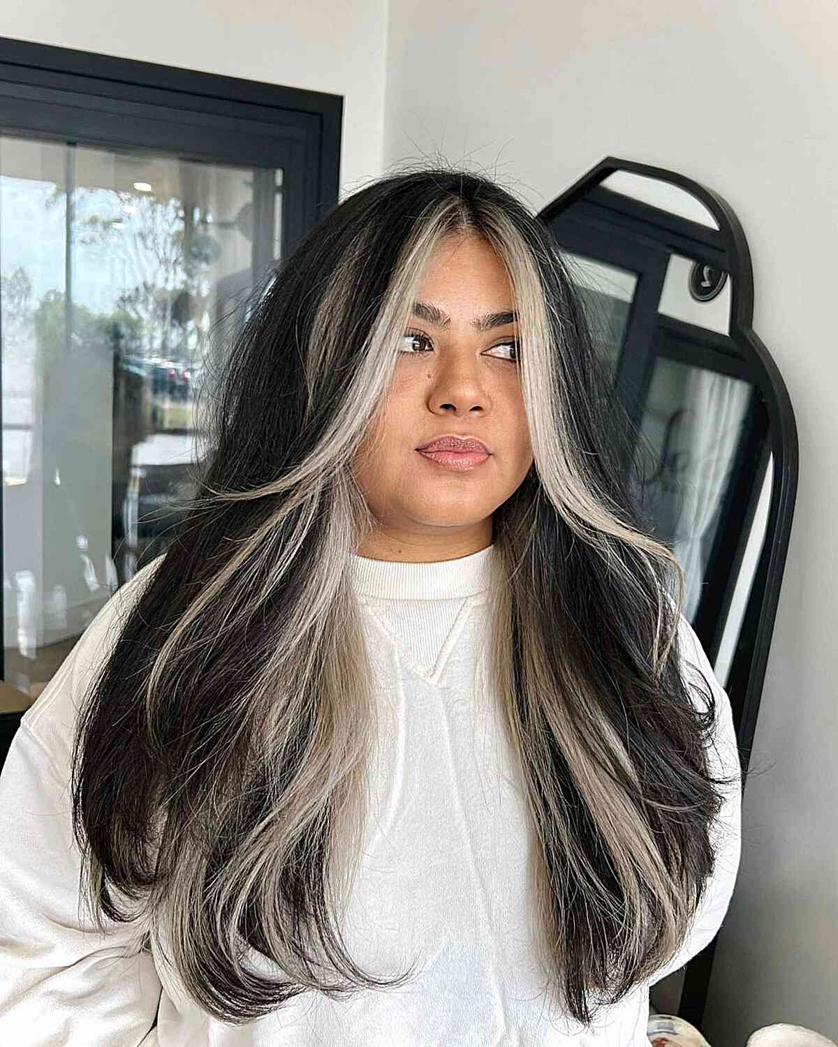 25 Slimming Long Layered Haircuts for Women with Full Faces