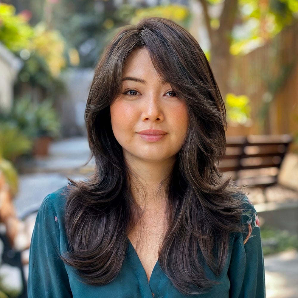 15+ Must-Try Long Layered Haircuts for Round Faces in 2025