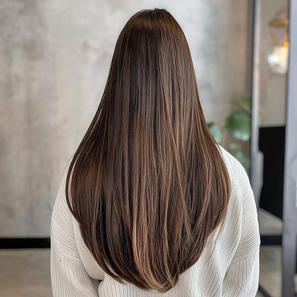 15+ Must-Try Long Layered Haircuts for Round Faces in 2025