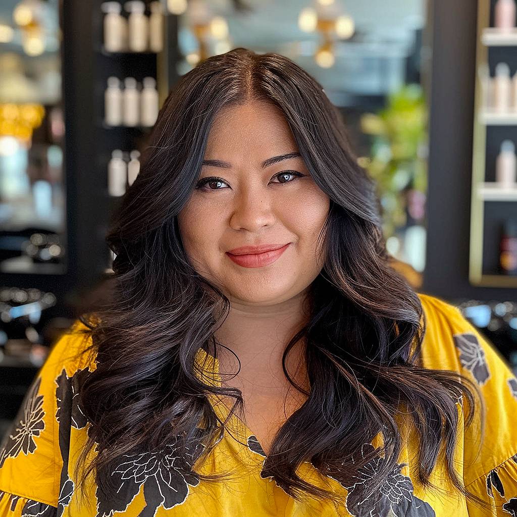 15+ Gorgeous Layered Hair Ideas for Round Face Shapes in 2025