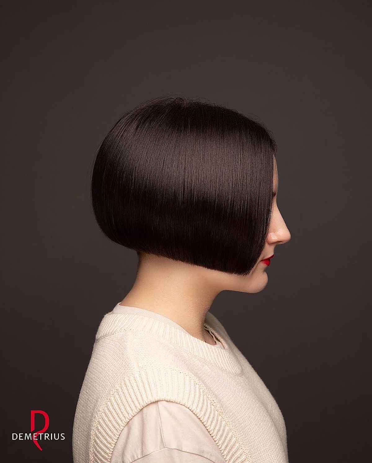 25 Striking Jaw-Length Blunt Bob Cuts to Complement All Face Shapes