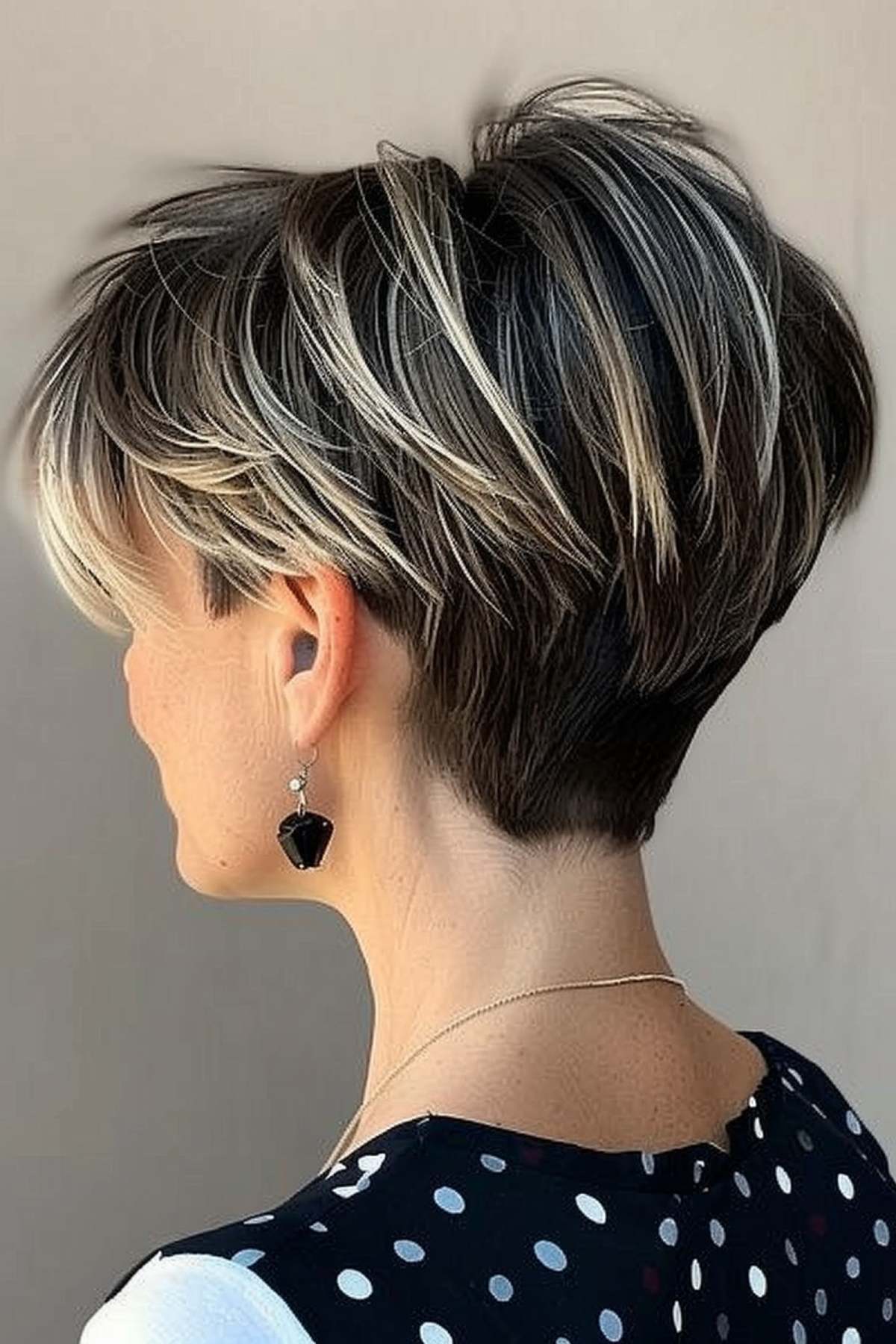 Top 40 Wedge Haircut Ideas for Short & Thin Hair in 2025