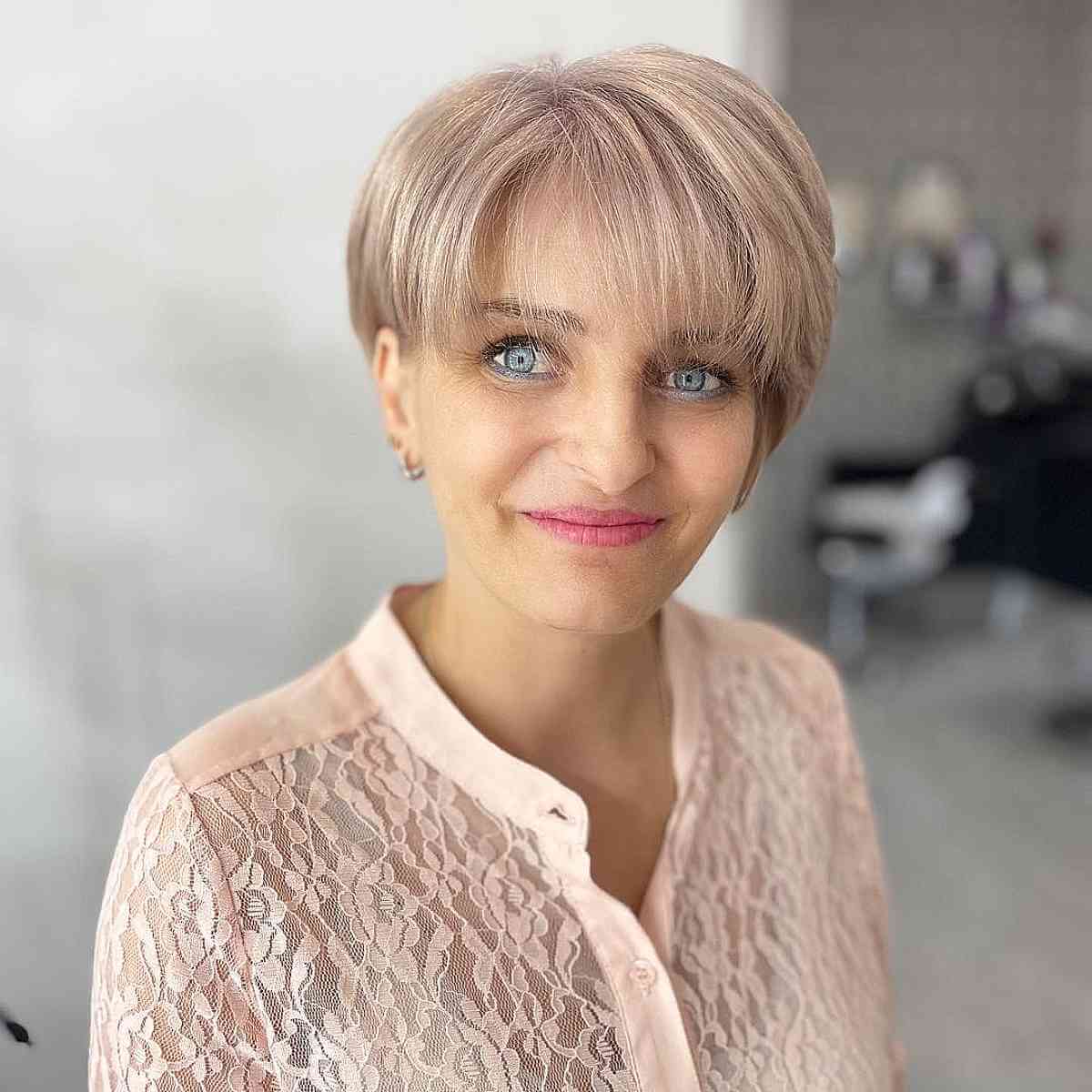 29 Types of Ear-Length Bob Haircuts Women are Asking for Right Now