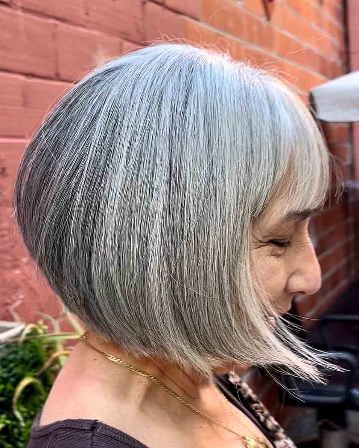 23 Swing Bob Haircuts + Hairstyles Trending Right Now