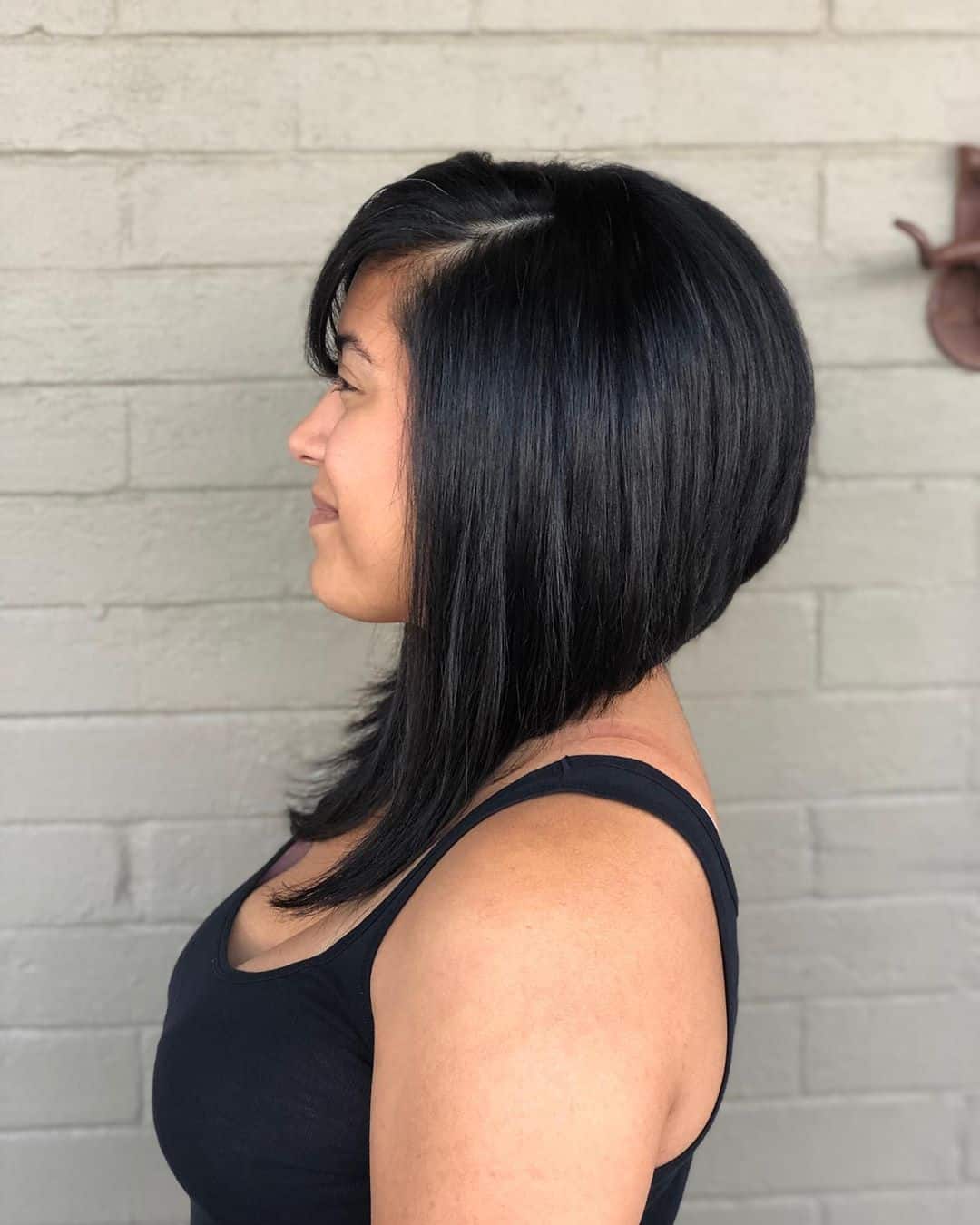 23 Swing Bob Haircuts + Hairstyles Trending Right Now