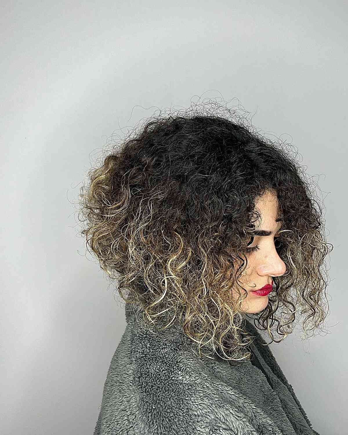 28 Stunning Long Curly Bob Haircuts: Meet the “Curly Lob”