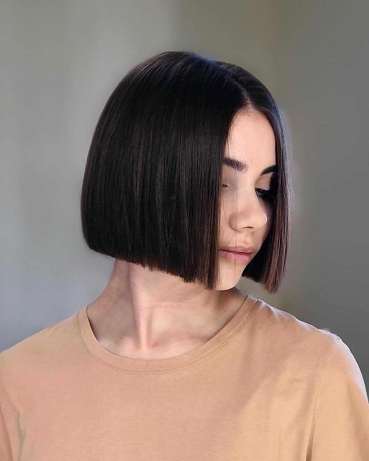 The Chin-Length Blunt Bob Is Trending and Here Are 43 Chic Ideas