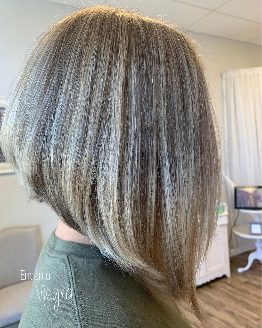 40 Amazing Long Stacked Bob Haircuts to Try