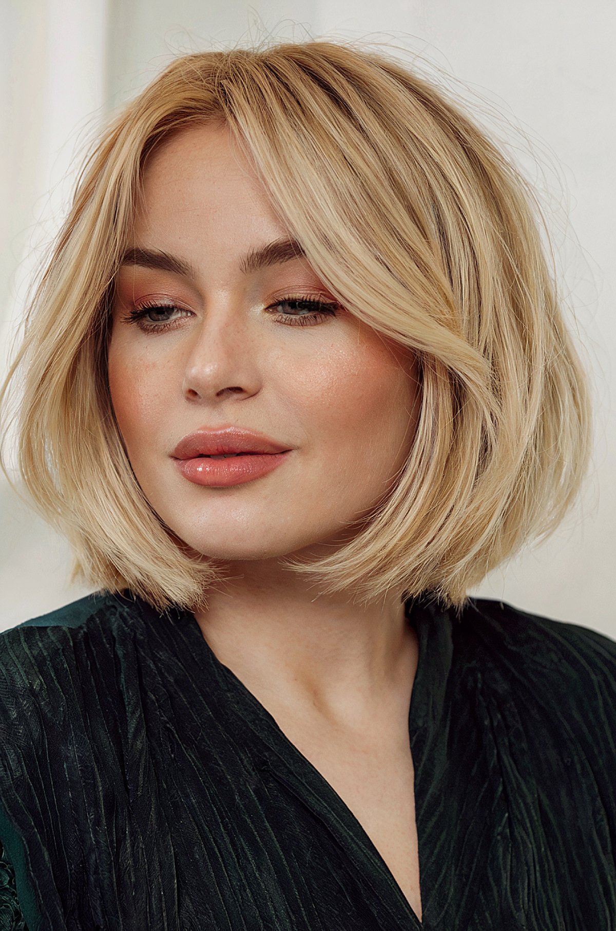 35 Bob with Curtain Bangs Hairstyle Ideas for Modern, Beachy Women