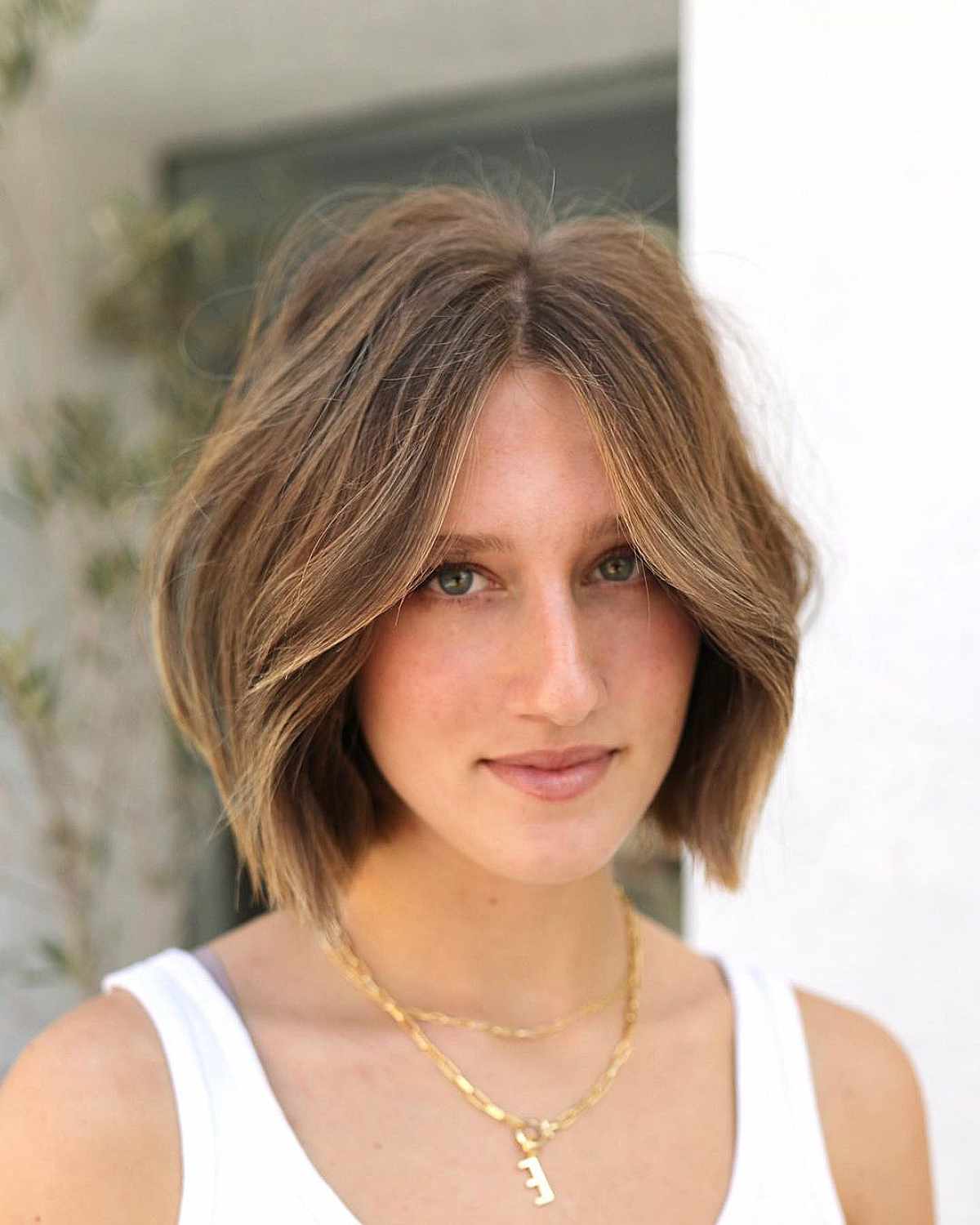 35 Bob with Curtain Bangs Hairstyle Ideas for Modern, Beachy Women