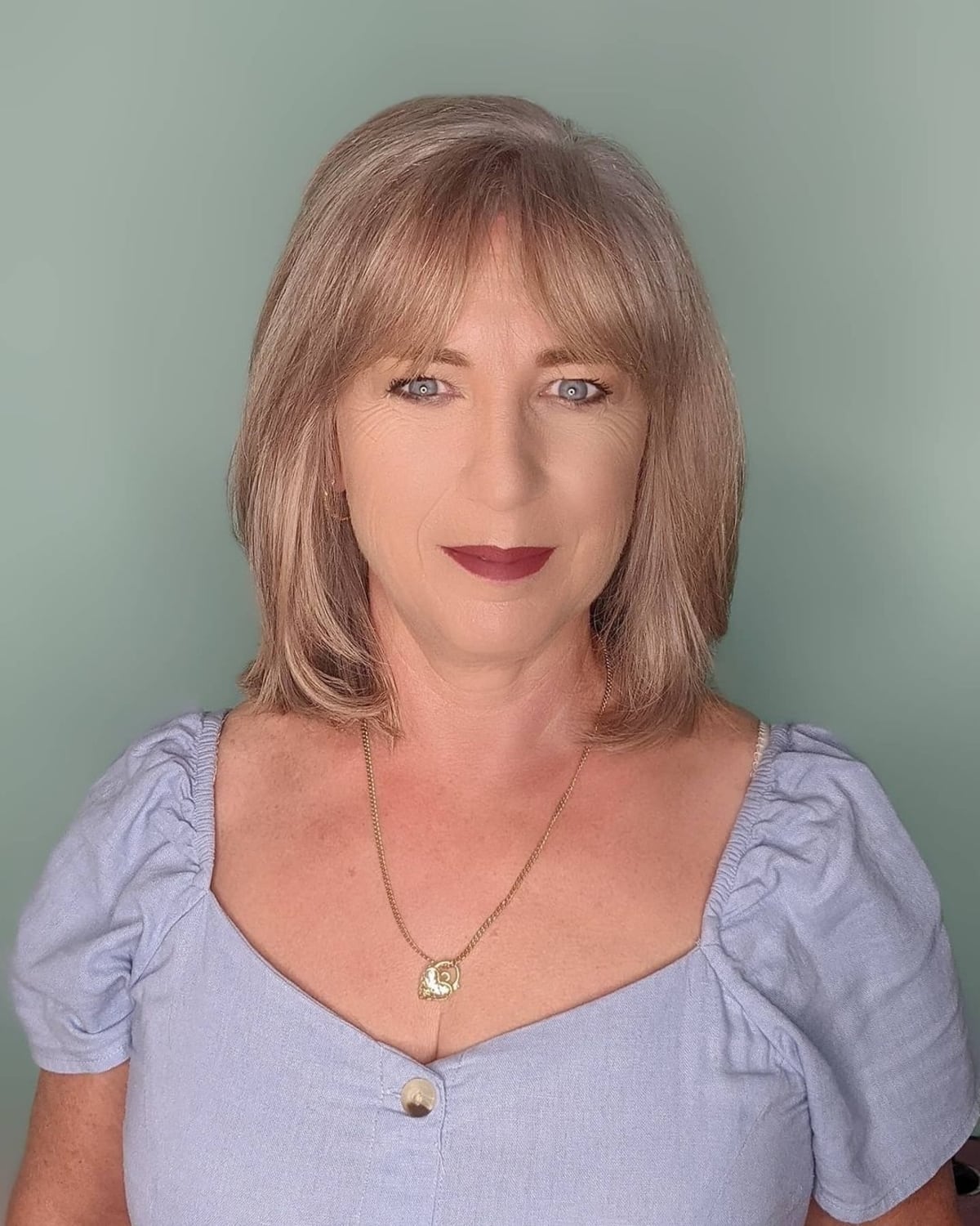 35 Bob with Curtain Bangs Hairstyle Ideas for Modern, Beachy Women