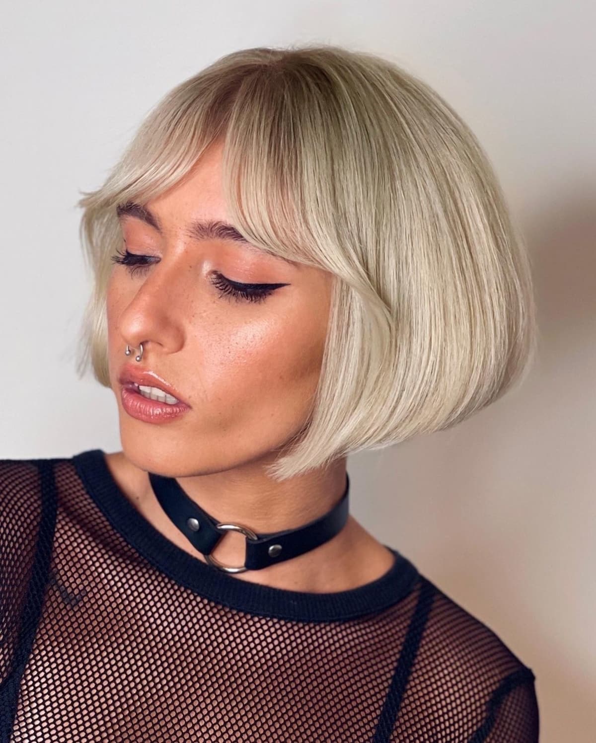 35 Bob with Curtain Bangs Hairstyle Ideas for Modern, Beachy Women