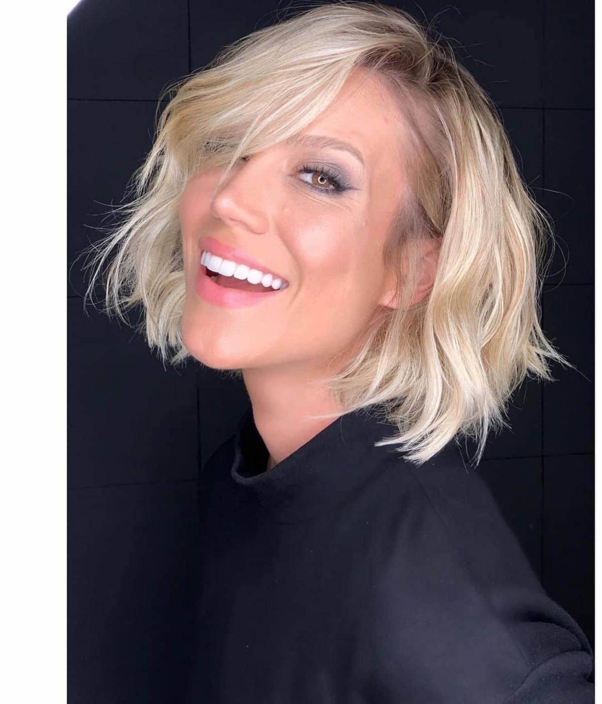 35 Trendy Choppy Bob with Bangs for a Modern Beachy Style