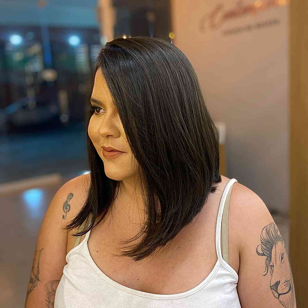 23 Flattering Long Bob Haircuts for Women with Full and Round Faces