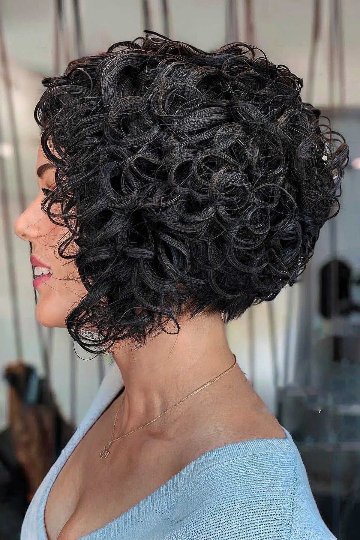 23 Stacked, Short Curly Bob Haircuts to Enhance Your Natural Curls