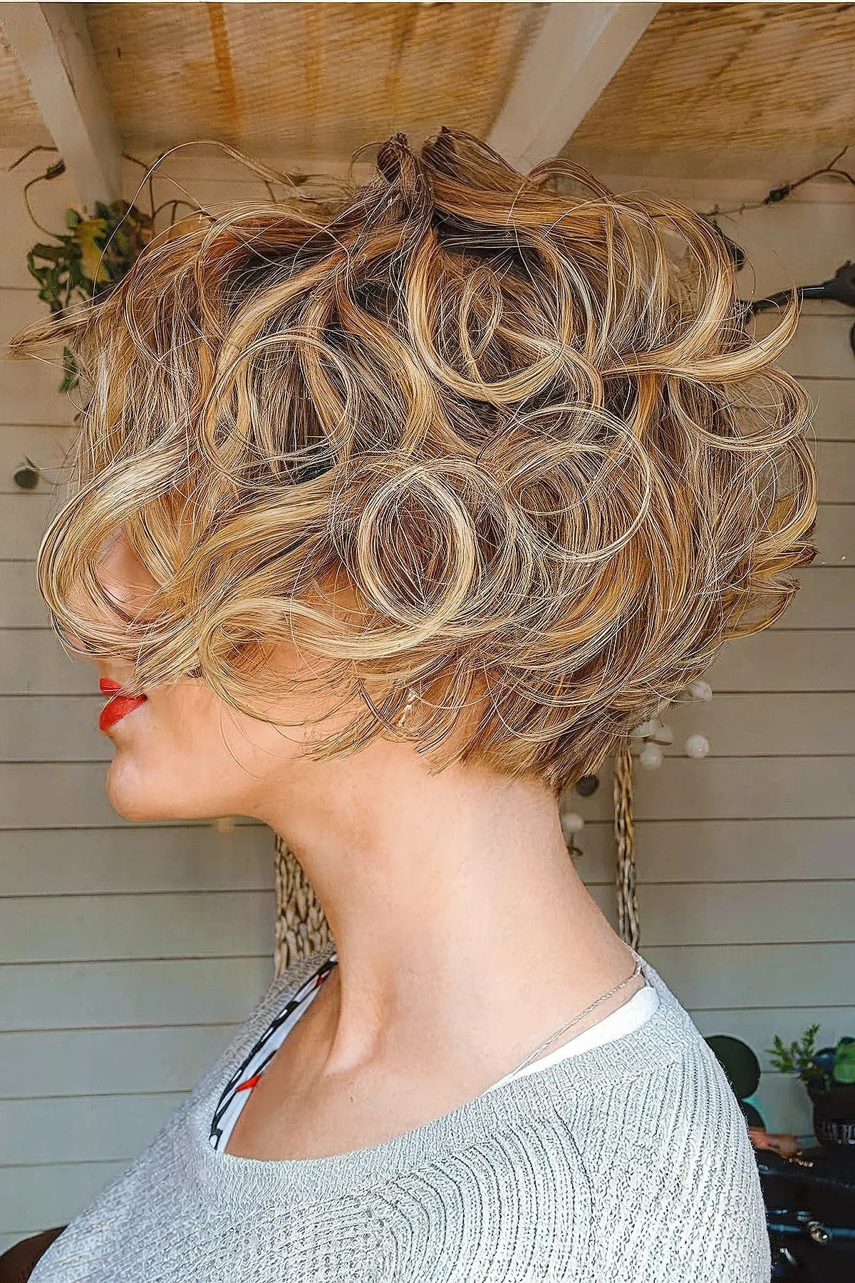 23 Stacked, Short Curly Bob Haircuts to Enhance Your Natural Curls