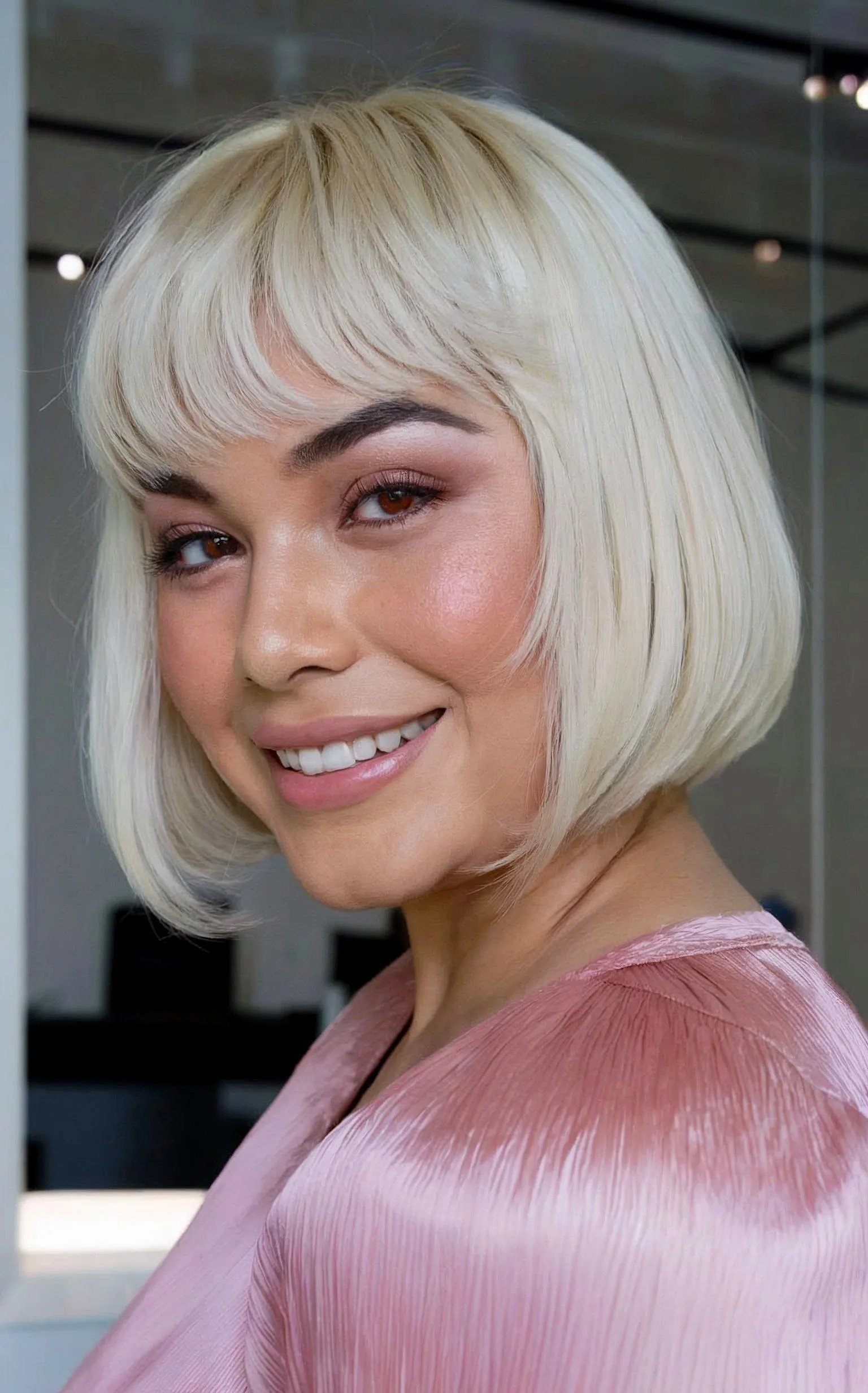 27 Flattering Bob Cuts with Bangs for Women with Round Faces
