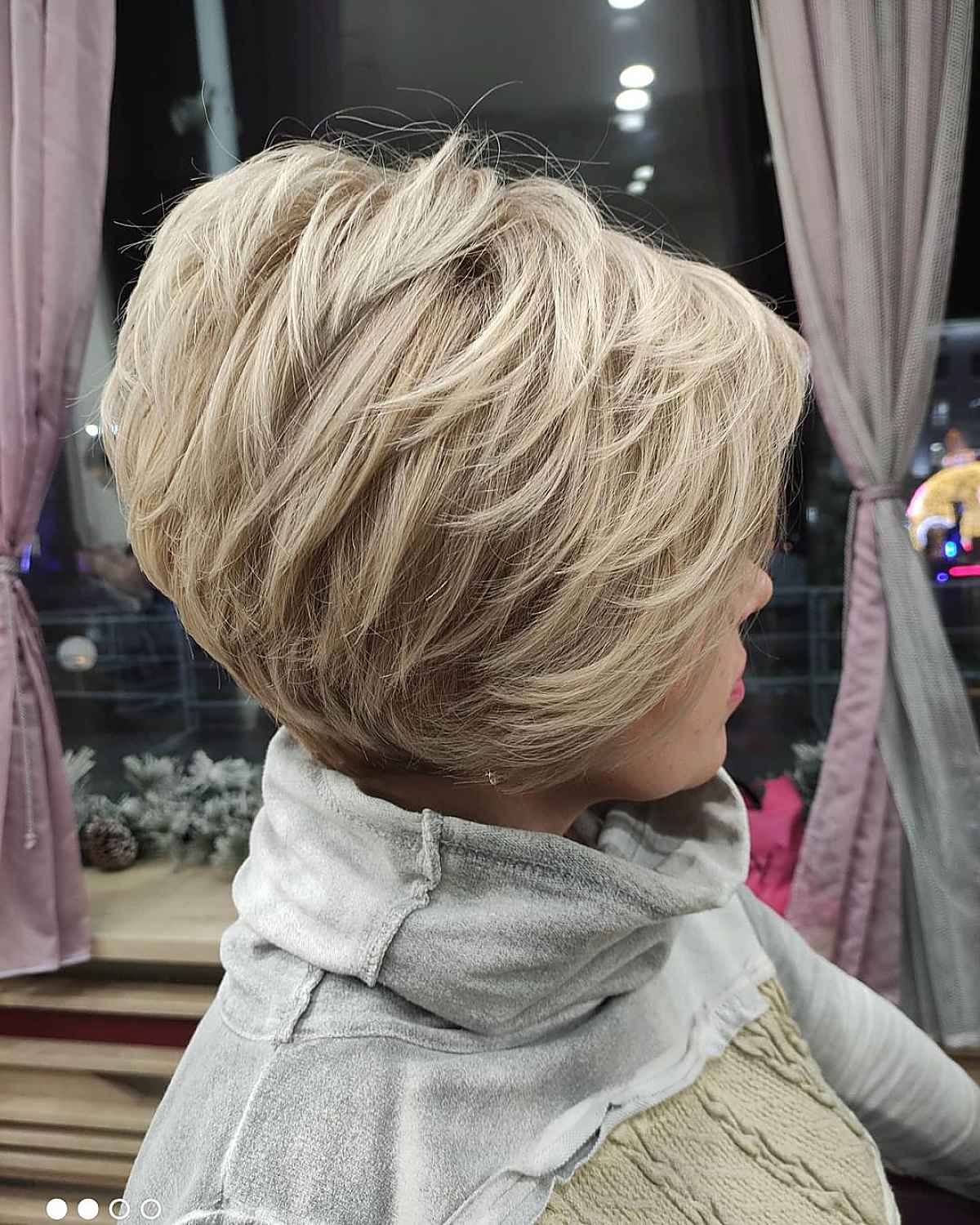 29 Feathered Bob Haircuts That Add Fullness & Movement to Your Hair