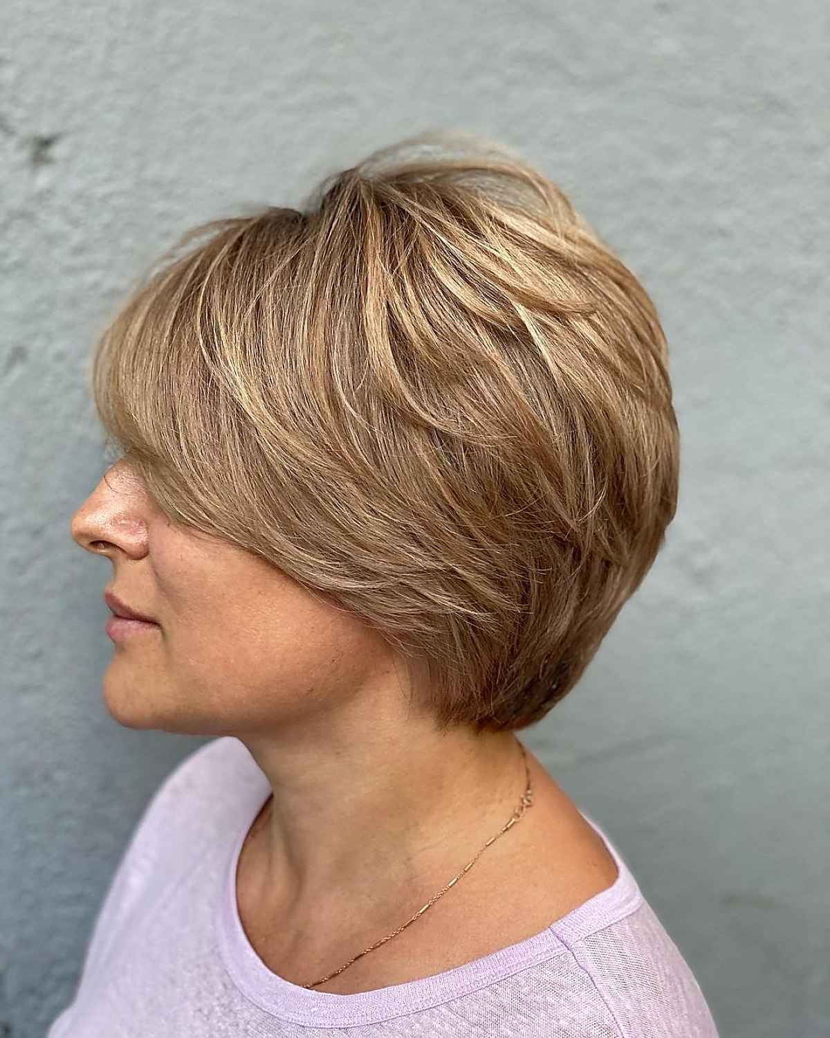 29 Feathered Bob Haircuts That Add Fullness & Movement to Your Hair