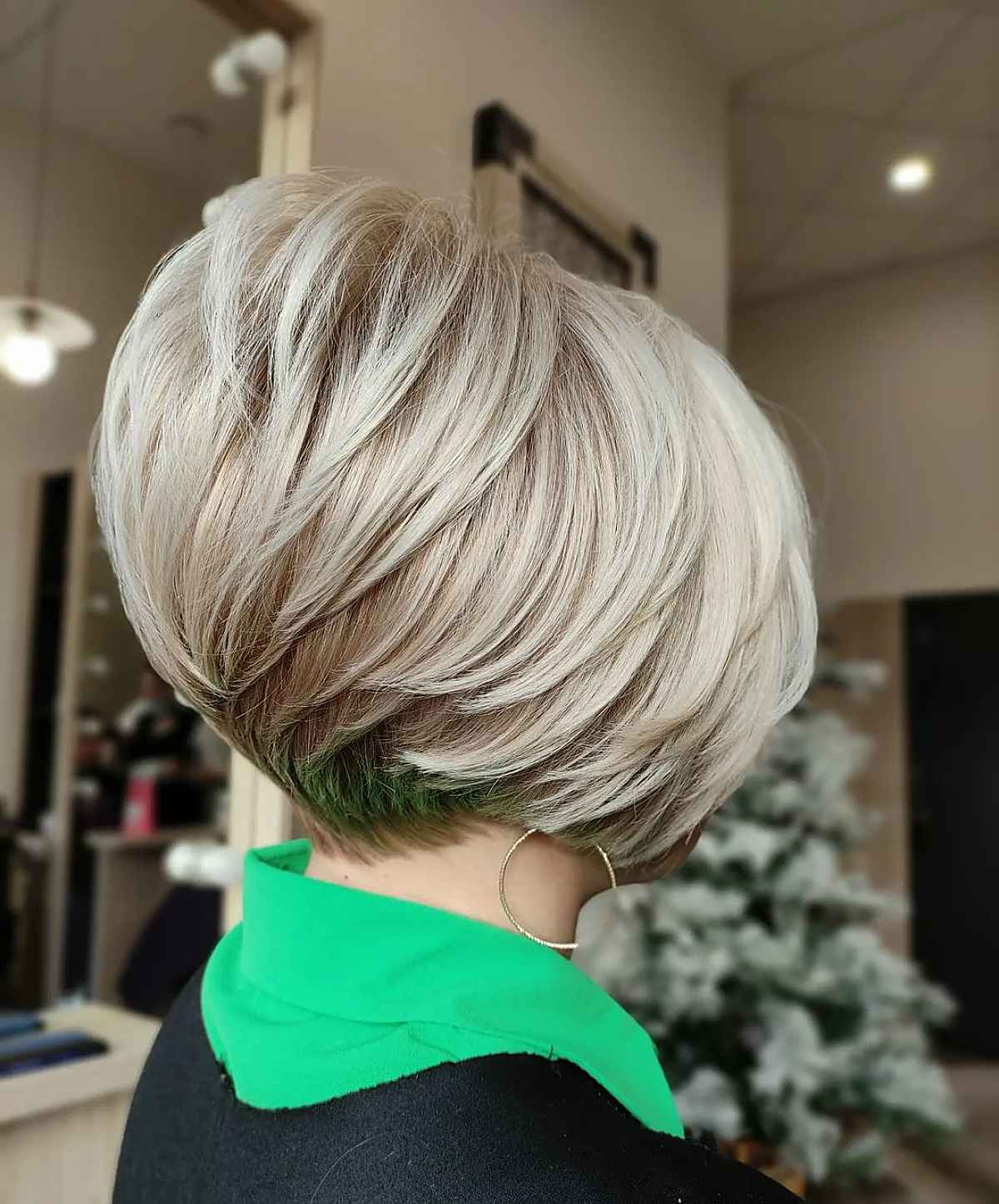 29 Feathered Bob Haircuts That Add Fullness & Movement to Your Hair
