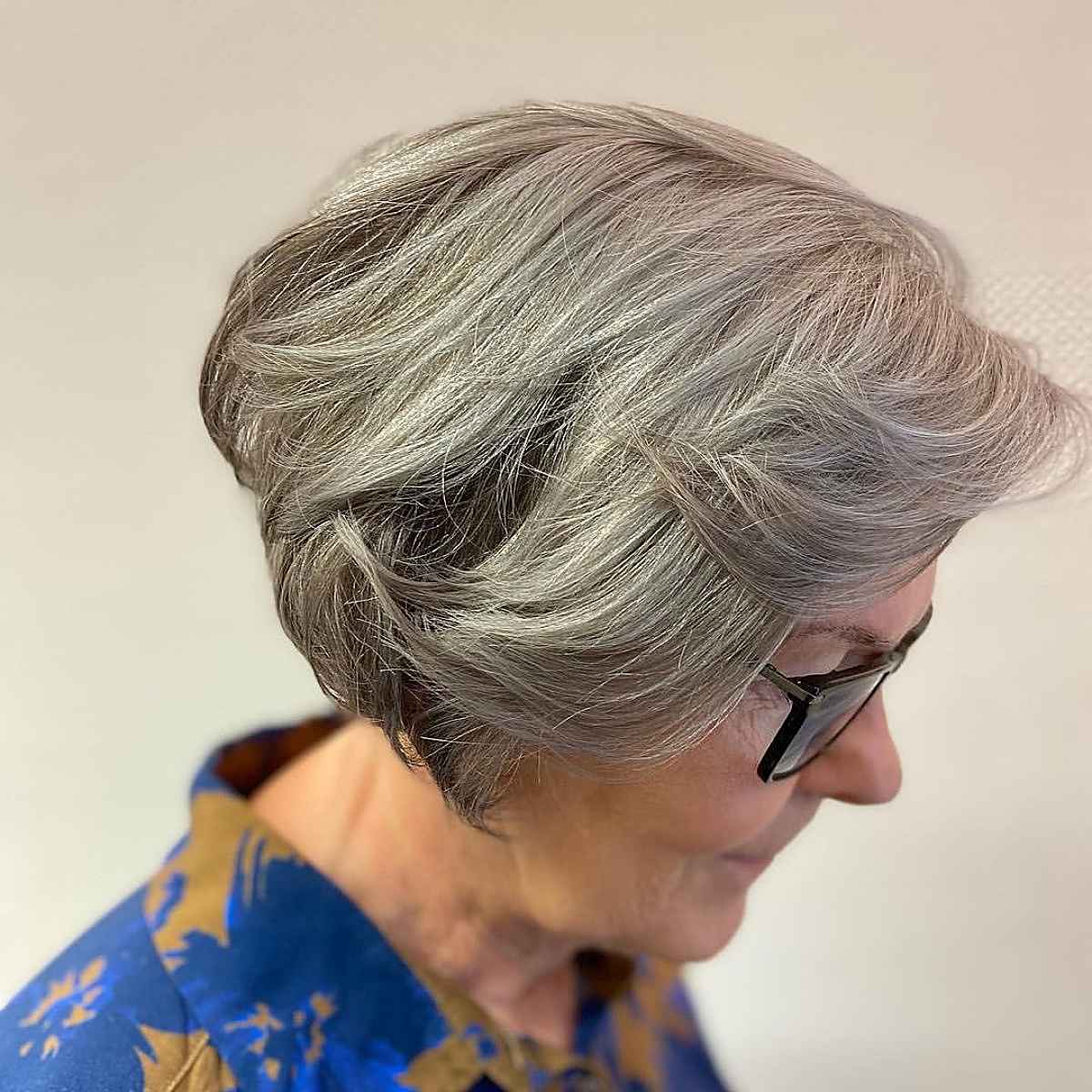 29 Feathered Bob Haircuts That Add Fullness & Movement to Your Hair