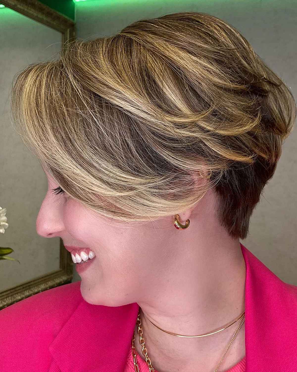 29 Feathered Bob Haircuts That Add Fullness & Movement to Your Hair