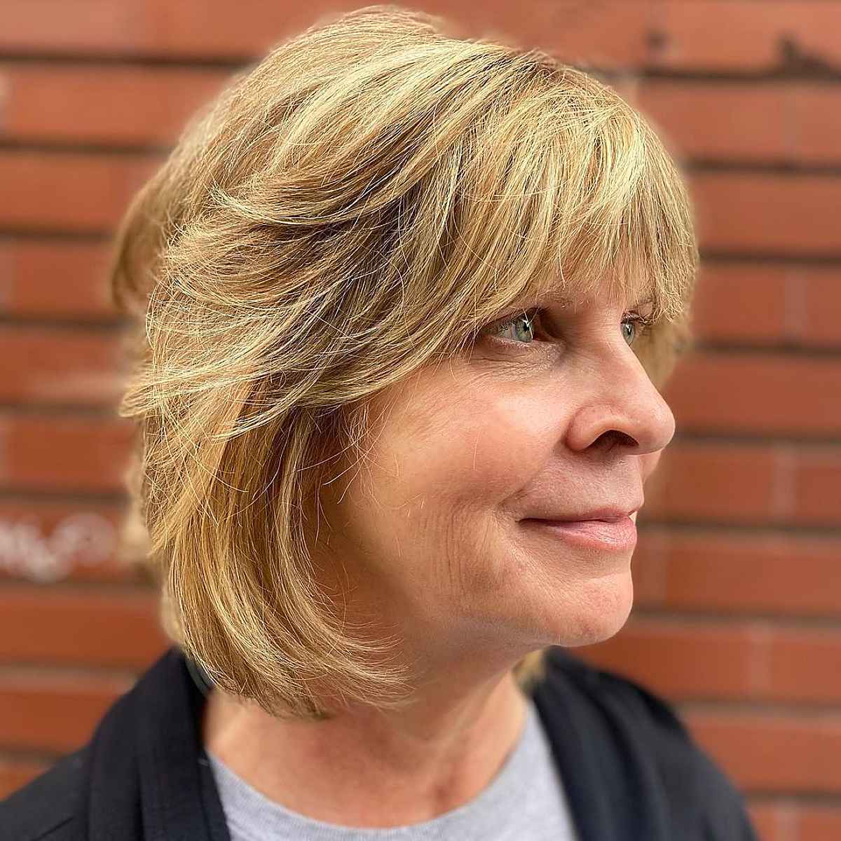 29 Feathered Bob Haircuts That Add Fullness & Movement to Your Hair