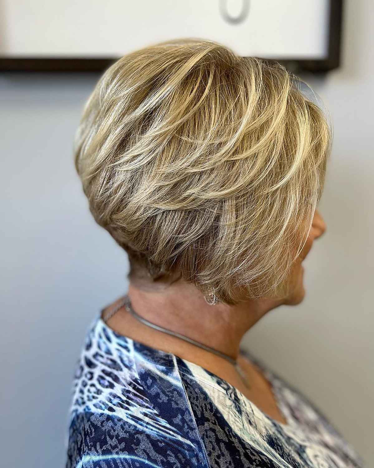 29 Feathered Bob Haircuts That Add Fullness & Movement to Your Hair