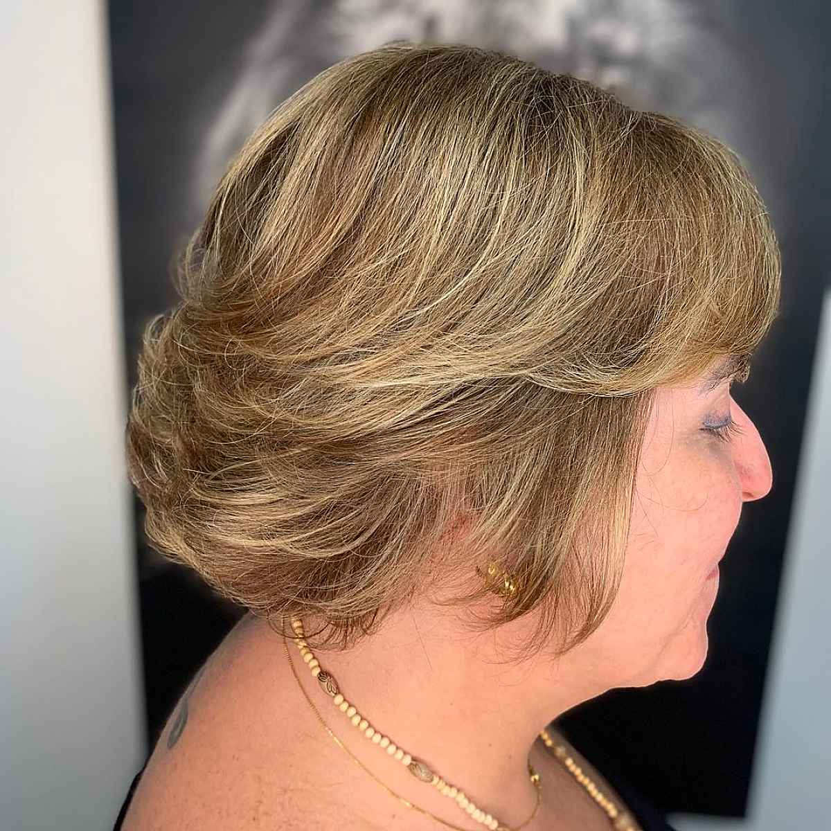 29 Feathered Bob Haircuts That Add Fullness & Movement to Your Hair