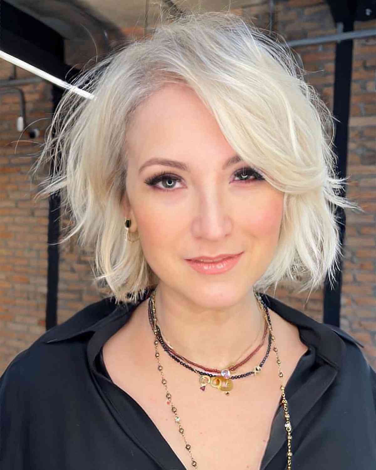 27 Cutest Wavy Bobs with Bangs Women Are Getting Right Now