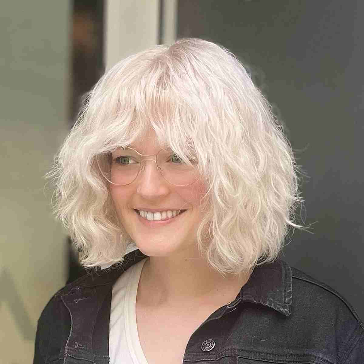 27 Cutest Wavy Bobs with Bangs Women Are Getting Right Now
