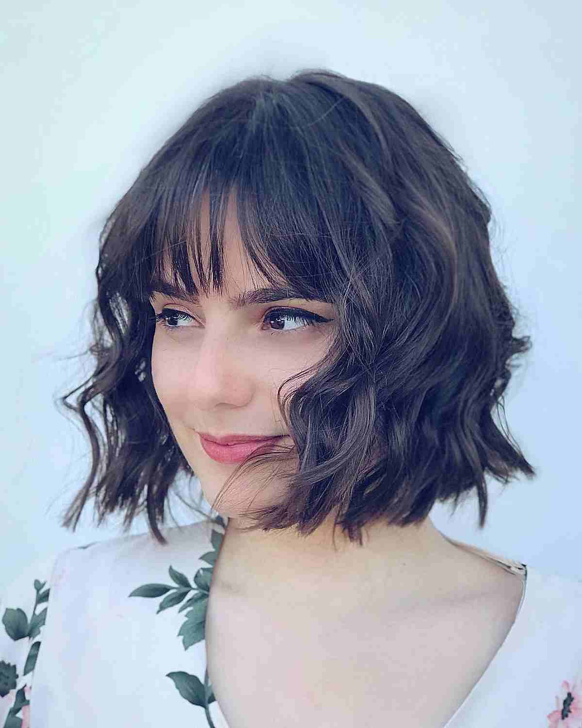 27 Cutest Wavy Bobs with Bangs Women Are Getting Right Now