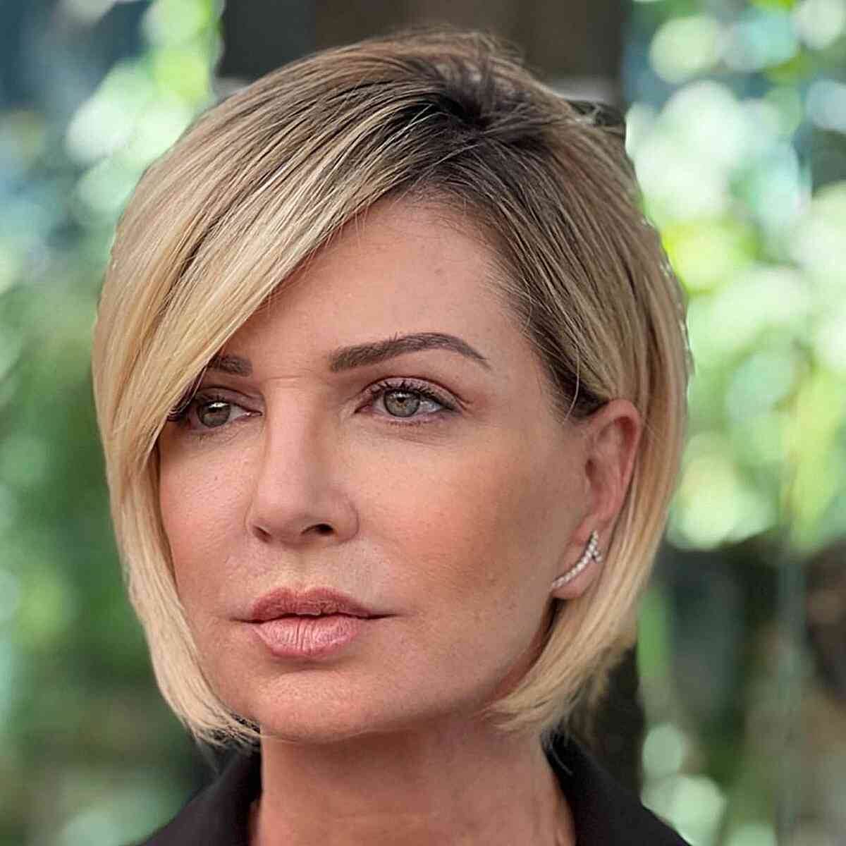61 Most Alluring Short Hairstyles for Women Over 40 in 2025