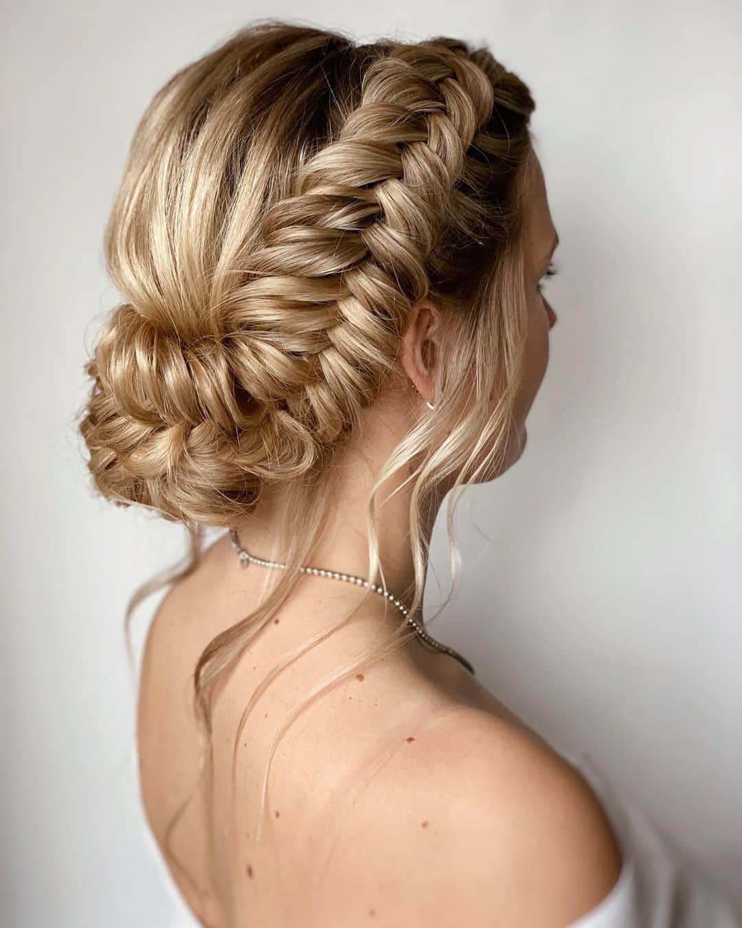 27 Simple Hairstyles for Long Hair in Under 10 Seconds